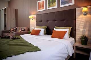 Отель Golden Tulip Краснодар Улучшенный номер с кроватью размера &quot;king size&quot;-6