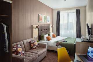 Отель Golden Tulip Краснодар Улучшенный номер с кроватью размера &quot;king size&quot;-1